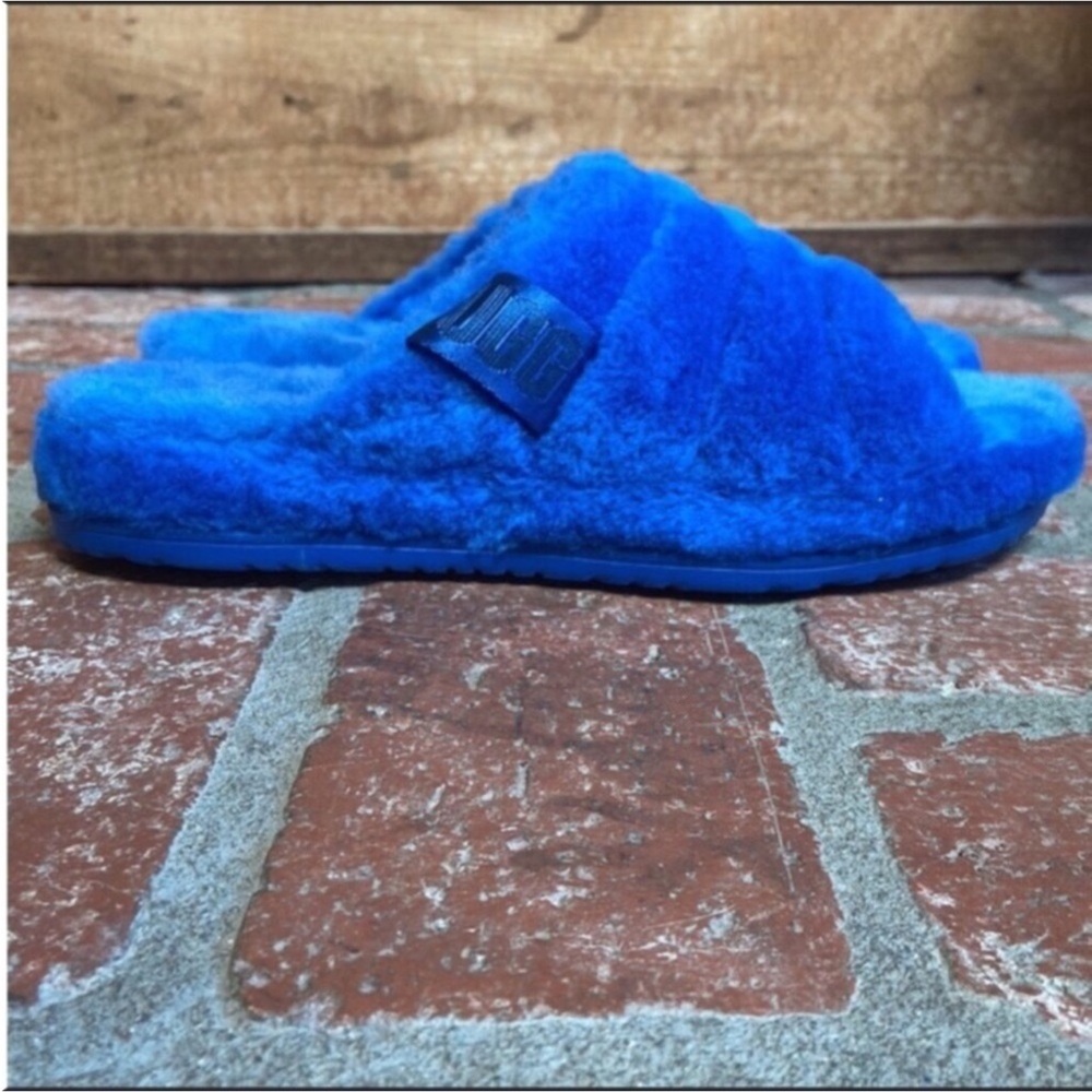 UGG Slippers. Men’s 9/ Woman’s 11.